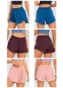 Yoga andningsbara korta byxor outfit 10 färger dolda blixtlås med fickficka kvinnors sport shorts lösa andas andas av sportkläder träning fitness slitage s1204