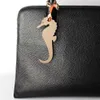 Berömd designer lyxig äkta siden äkta läder Seahorse Deer Keychain ryggsäck Pendant Animal Key Chain Women Bag Charm H0915254U
