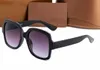 Luxe Desinger Square Sunglasses met stempel UV400 Full Frame Zonnebril voor Dames Mannen Mode Accessoires Hoge Kwaliteit Z679
