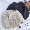 Pojkar och flickor Vår och höst tröja Baby Kids Knit Cardigan Tröja Kläder Koreanska Styletwist Shape Girls Kläder 211106