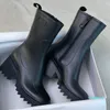 Botas de mujer de diseñador Piel Beeled Tacones altos Botas de lluvia hasta la rodilla Botas de lluvia impermeables Welly Suelas de goma Zapatos de plataforma Zapatos de lluvia al aire libre 3131