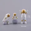 Obiekty dekoracyjne Figurki 3 SZTUK Rysunek Astronauta Akcja Beeldje Mini DIY Model Figurki Speelgoed Home Decor Cute Set