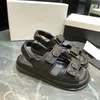 2021 verão moda luxo sandálias planas femininas cristal pele de bezerro dedo do pé aberto fivela de pérola casual sapatos de sola grossa tamanho 35-41 2021