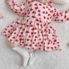 Baby Girl Vêtements Set Girls Love Heart Heart manches longues Robe de rompe + Cardigan à la fraise 2PCS Tenues enfants E20094 210610