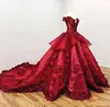 robe de soirée en dentelle trou de serrure