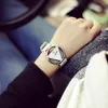 腕時計 2021 ファッション女性レザーカジュアルウォッチ高級クォーツユニークな腕時計ドレスギフト Bayan Saat