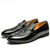 로퍼 남자 신발 패션 클래식 편안한 봄 2021 인쇄 PU 가죽 캐주얼 비즈니스 신발 가을 단순성 라운드 발가락 DH532