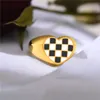 Klasik Kalp Şeklinde Siyah Beyaz Checkerboard Izgara Band Yüzük Kadınlar Için Paslanmaz Çelik 18 K Altın Kaplama Geometrik Parmak Yüzükler Takı