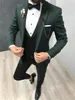 Dunkelgrüner Bräutigam-Smoking im klassischen Stil mit einem Knopf und spitzem Revers für Hochzeit/Abschlussball/Abendessen. Trauzeugen-Herrenanzüge mit Blazer (Jacke + Hose + Weste + Krawatte) W1478