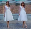 2022 Elegant kort elfenben Tulle bröllopsklänning En linje Långärmad Pearl Knee-Length Bridal Party Gowns Vestido de Novia