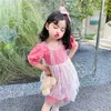 Abito estivo per bambina in stile coreano Abito in pizzo rosa aperto sul retro Scava fuori l'amore Principessa Vestiti per bambini E6042 210610