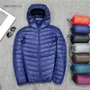 New Winter Hooded Ultra Light 90% Piumino d'anatra bianco Parka Piumino leggero da uomo Capispalla antivento maschile Plus Size 4XL G1108