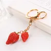 Portachiavi 5 Pcs 2021 Carino Smalto Rosso Pianta Fragola Portachiavi Regali Creativi Donne Borsa Charms Portachiavi Anelli Fibbia Titolare Catena