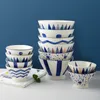 Bols en porcelaine japonaise aux couleurs vives Vaisselle conique à pieds de 5 à 7 pouces pour soupe aux céréales de riz 6 modèles traditionnels bleus et blancs assortis