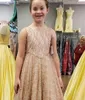 2021 Bling Tulle Rose Różowy Kwiat Girl Sukienki na ślub Zroszony Pasek Klejnot Cap Sleeve Party Pagewant Dress Kids Formalne Suknie Wieczorowe Torddle