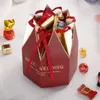 Presentförpackning 50st hexagon dragee candy box kraft bröllop favorit lådor pajfäska eko vänliga väskor omslagsartiklar