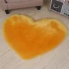 Alfombra de imitación de piel de oveja modelada con forma de corazón, alfombra de felpa para sala de estar y dormitorio, bonita tela para pies en forma de corazón, decoración de boda 8334753