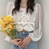 Korejpaa Mulheres Camisa Verão Coreano Coroa Temperamento Redondo Pescoço Micro-Permeável Malha De Costura De Costura Crochet Blusas Oco 210526