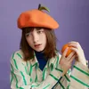 ベレー帽の手作りのウールフェルト秋の冬の素敵なオレンジリーフベレーヘッドキャップシンプルな汎用性のあるアーティストハット