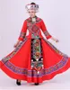 Costume elegante Hmong Abbigliamento tradizionale cinese Abbigliamento da ricamo in stile etnico Miao per le donne, abbigliamento da scena di danza popolare classica