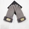 Design dameshandschoenen voor winter en herfst Kasjmier Wanten Handschoenen met mooie haarbal Outdoor sport warme winterhandschoenen 554321U