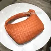 Bolso tote tejido a mano de lujo ligero de nueva moda 2021 con estilo diagonal