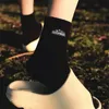 Graue schwarze weiße Socke Frauen Männer Unisex-Baumwoll-Basketball-Socken