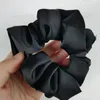 Imitação de seda faixas de cabelo triângulo emblema borracha simples casual preto cabelos laços das mulheres cor sólida headdress340a