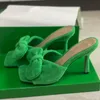 Tasarımcı Elbise Ayakkabı Akşam Saten Yay 9 cm Süet Katı Topuklu Sandalet Yaz Beyaz Yeşil Açık Mor Güzel Yüksek Topuklu seksi kadın Ayakkabı boyutu 35-42 Kutu NO339 ile