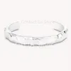 Bangle M00332 Luxury 2021 Bracelet irrégulier Highend Brand Presbyopie Charme Accessoires Car Pendre Dames Gift For Women8501051