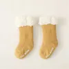 幼児の新生児の厚いフリース裏地冬の靴下ラムカシミアシェルパ睡眠床靴