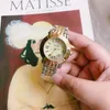 montre à quartz rose
