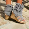 Sarairis öppna tå plattform flock sandaler kvinnor höga kilar sandaler damer vintage frans avslappnad sommarskor y0714