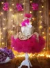 Modische Pailletten-Bogenfedern, niedliche Blumenmädchenkleider, knielang, Ballkleid, Vintage-Stil, für kleine Mädchen, Geburtstagsfeier, Tutu, Festzugskleid, maßgeschneidert