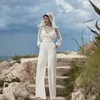 Bedövning Jumpsuit Cheath Beach Wedding Dresses V Neck Brudklänningar med Hooded Wrap Feather Långärmad Bohemian Vestido de Novia