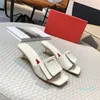 Overdekte gesp gespoLde ontwerpers dames slippers lage kitten hiel sandalen met doos octrooi lederen muildieren zomerse mode platte glijbanen must-have slip-on