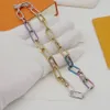 Europa Ameryka Moda Biżuteria Zestawy Mężczyźni Złoto Silver Rainbow-Color Hardware Grawerowane V List Signature Chain Naszyjnik Bransoletka M80177 M80178