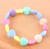 Braccialetti con ciondoli a forma di cuore in acrilico color caramello per ragazze per bambini Forniture di gioielli natalizi per feste di compleanno per bambini