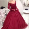 Elegant Burgundy Formal Aftonklänningar med långa ärmar Lace Pärlor V-Neck A Line Celebrity Party Gowns Prom Dress for Women Girls 2021 Sweep Train Robe de Soirée