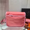 Yeni Üç-in-one Messenger Çanta Zarf Naylon Üçgenleme Elemanı Luxurys Tasarımcılar Kadın Çanta Kılıf Omuz Crossbody Unisex Satışa Size22cm 4 Renkler Stilleri