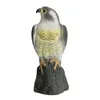 KiWarm est Lifelike Fake Falcon Hawk Hunting Decoy Deterrent Scarer Repeller Garden Lawn Decoration Ornaments 211105