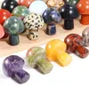 Pequena pedra natural de quartzo mini escultura em cogumelo artesanato decoração de cura de cristal