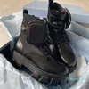 Femmes Designers Rois Boots Cheville Martin Boots and Boot bottes de combat d'inspiration militaire bouch en nylon attaché à la cheville avec des sacs 2021