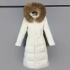 女性90％ホワイトアヒルダウンコート大型ナチュラルアライグモーン毛皮ロングジャケット緩いフード付き厚手パーカーの女性オーバーコートベルト211011