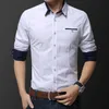 ファッションハンサムなレギュラーフィットカジュアルメンズ長袖シャツデザイン良い生地ソフト快適な白いカーキピンクのドレスシャツ210809
