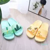 Frauen Badezimmer Hausschuhe Cartoon Anime Indoor Home Schuhe Niedliche Fruchtgelee Farbe Transparent Offene Spitze Frau Shose Beach Slides Y1223