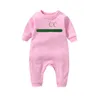 I lager sommar nyfödda barn Rompers baby Pojkar flickor Modedesignertryck lyxigt ren bomull kortärmad Långärmad jumpsuit svart vit rosa blå 7 färger G077