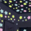 La estrella 3D de la habitación del bebé brilla en la oscuridad papel tapiz fluorescente 300 piezas etiqueta de la pared 599 R2