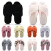 Groothandel Classic Winter Indoor Slippers voor Vrouwen Snowbont Dia's Huizen Outdoor Meisjes Dames Furry Slipper Flat Platforms Zachte Comfortabele Schoenen Sneakers 36-41