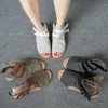 Kvinnor Sandaler Gladiator Peep Toe Buckle Zipper Design Romerska Sandaler Kvinnor Flat Summer Beach Ladies Shoes Big Size 35-43